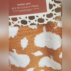 Gorgeous Pumpkin Blanket-NWT